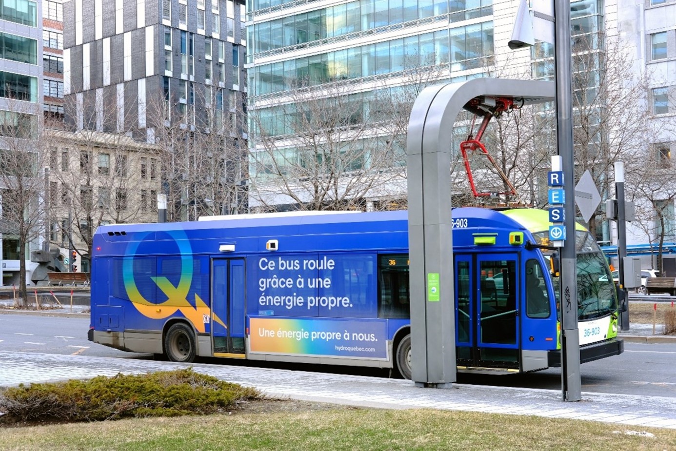Hydrogen-powered bus