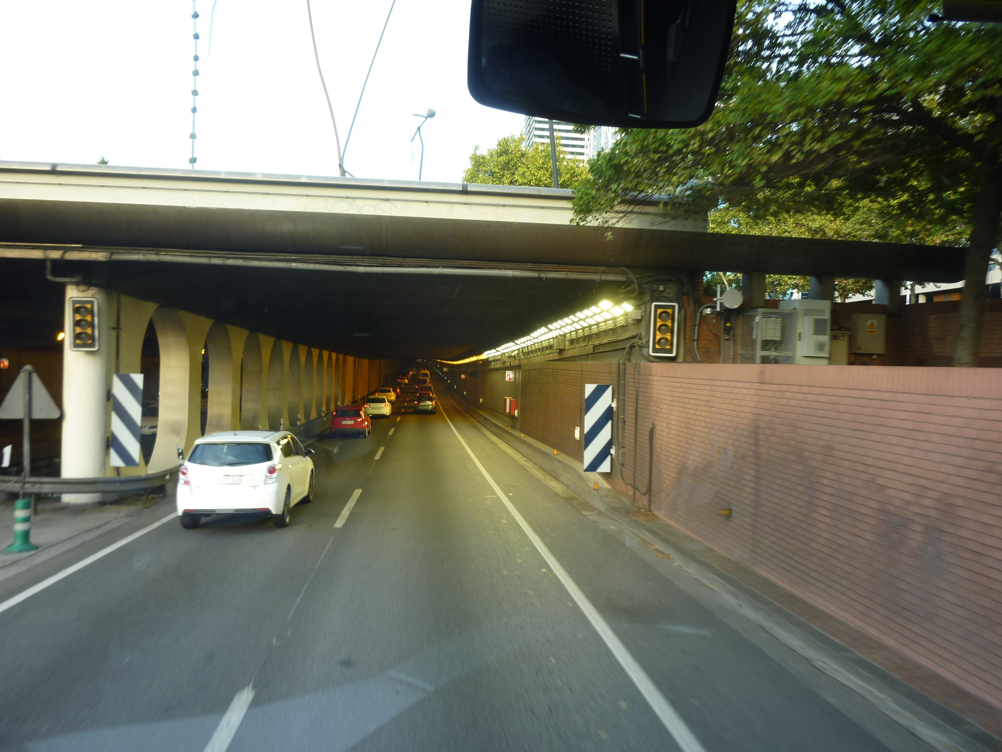 Eclairage de renforcement d'entrée du tunnel du Port, réalisé uniquement avec des Leds