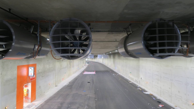 Jet fans in a road tunnel