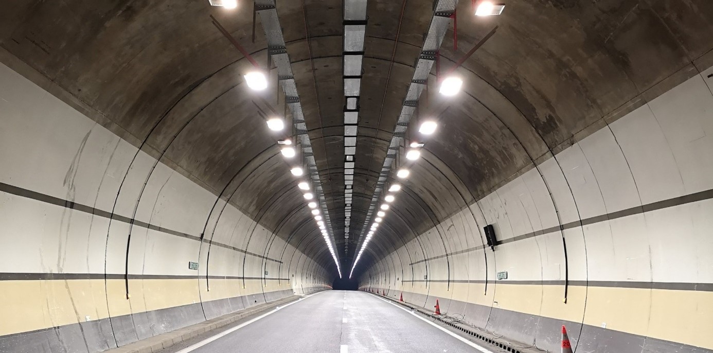 Renewal of lighting in the Noailles covered trench with LED luminaires (©: CETU)